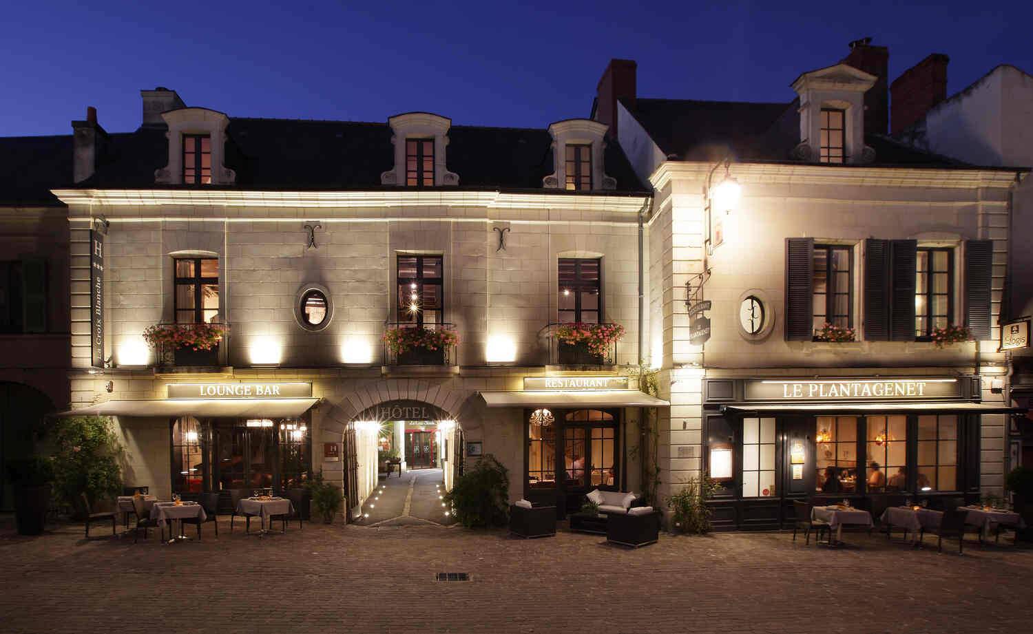 Historic hotel opposite the abbey